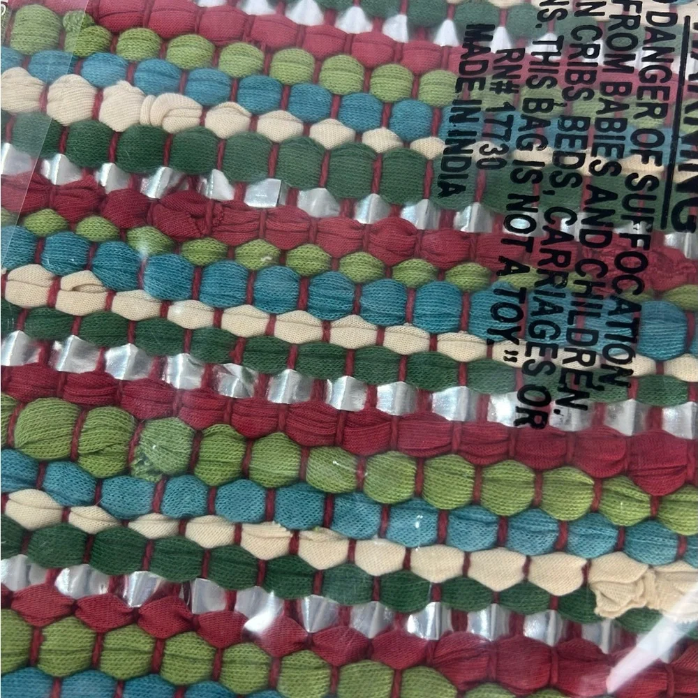 NWT‎ Threshold table runner chunky with tassels metallic accent